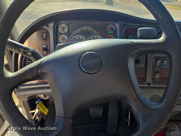 image for item DU2718 2017 Freightliner Business Class M2 box truck