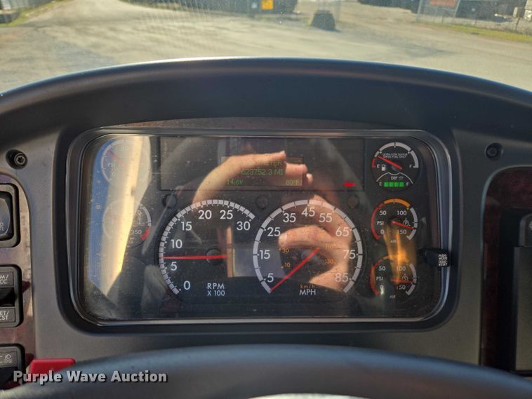 image for item DU2718 2017 Freightliner Business Class M2 box truck