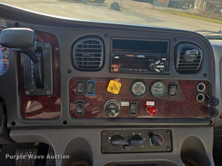 image for item DU2718 2017 Freightliner Business Class M2 box truck