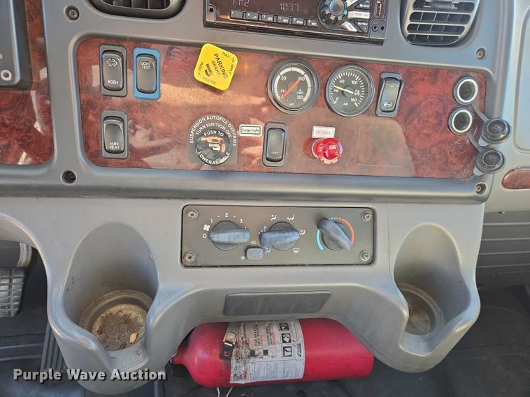 image for item DU2718 2017 Freightliner Business Class M2 box truck