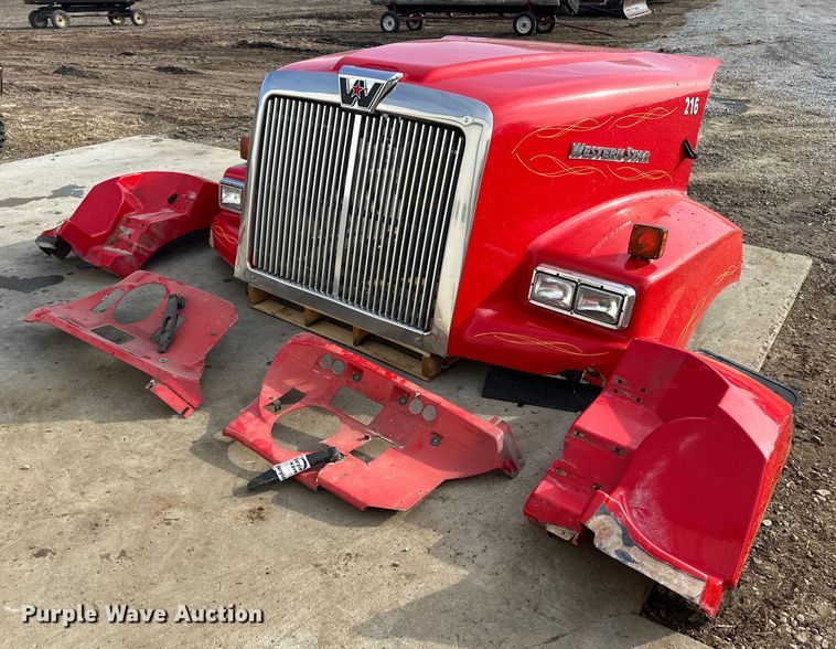 image for item DV0779 Western 4900 truck parts