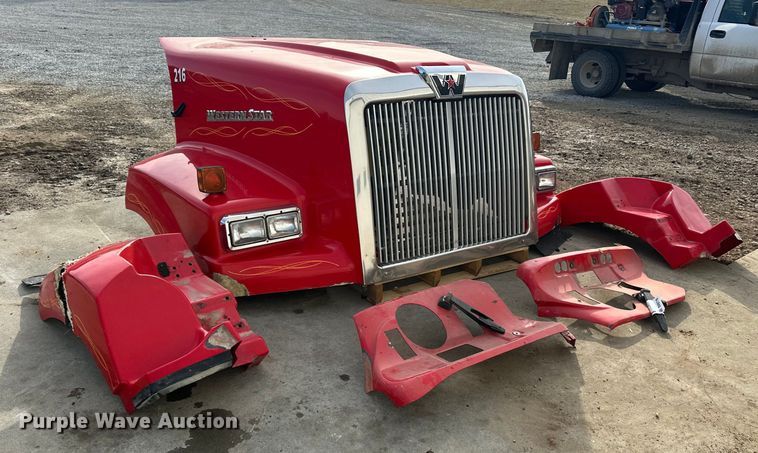 image for item DV0779 Western 4900 truck parts