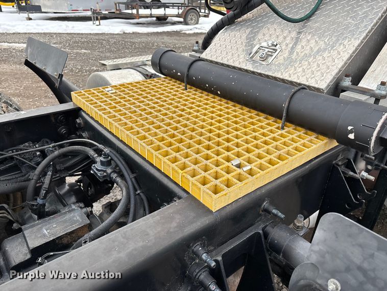 image for item DW7468 2017 International ProStar Plus semi truck