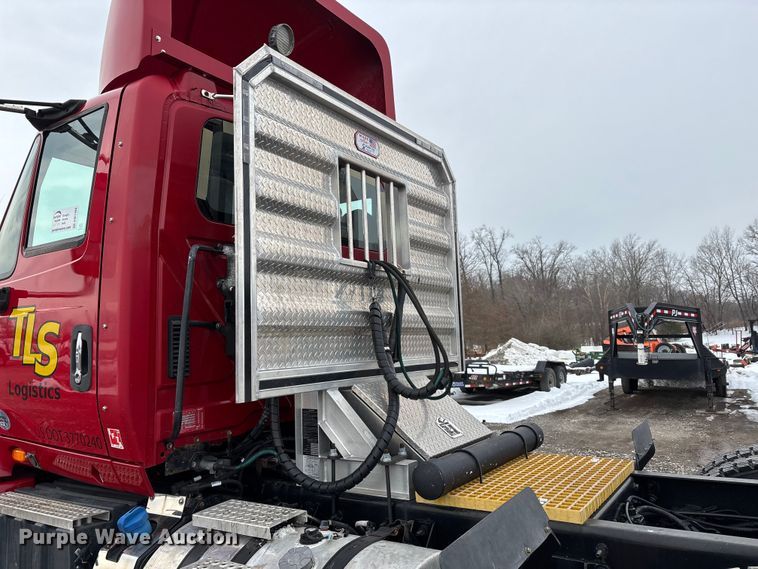 image for item DW7468 2017 International ProStar Plus semi truck