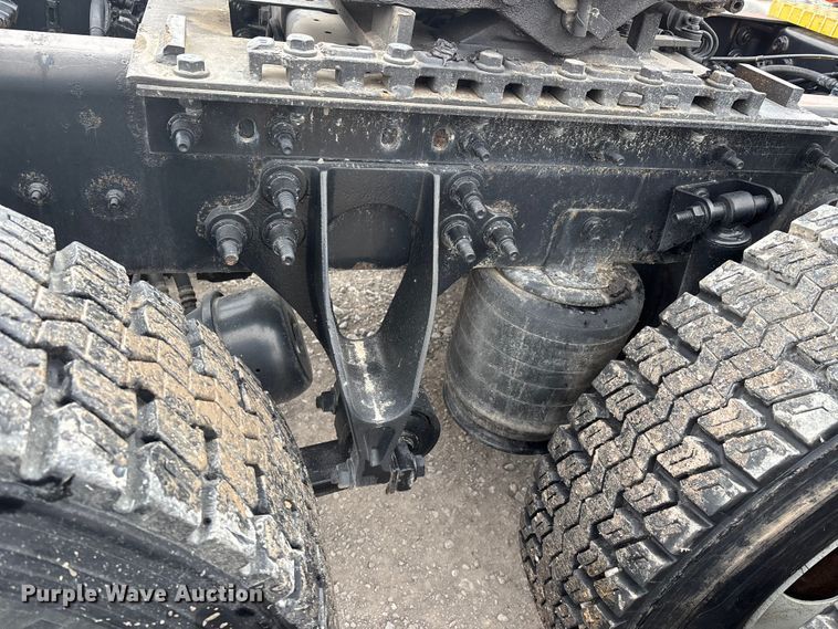 image for item DW7468 2017 International ProStar Plus semi truck