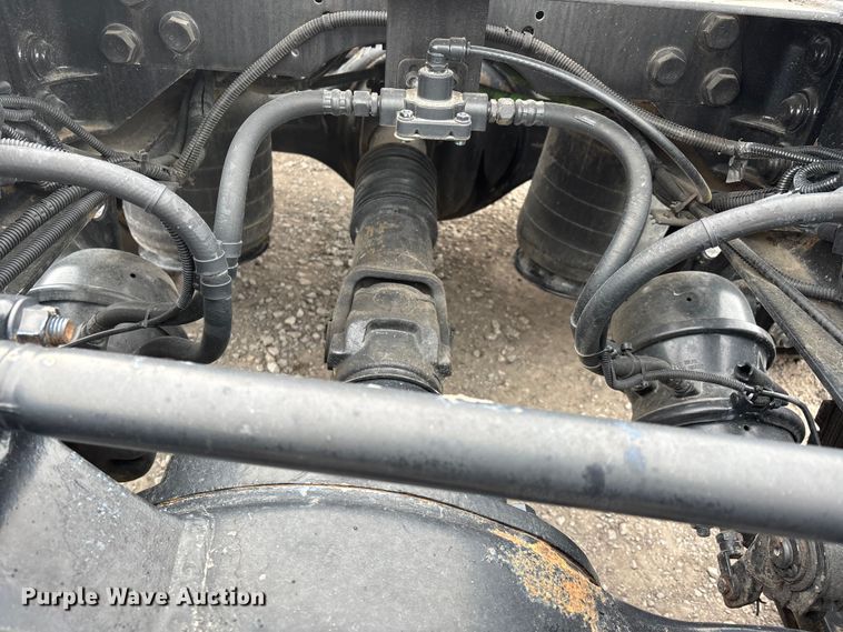 image for item DW7468 2017 International ProStar Plus semi truck