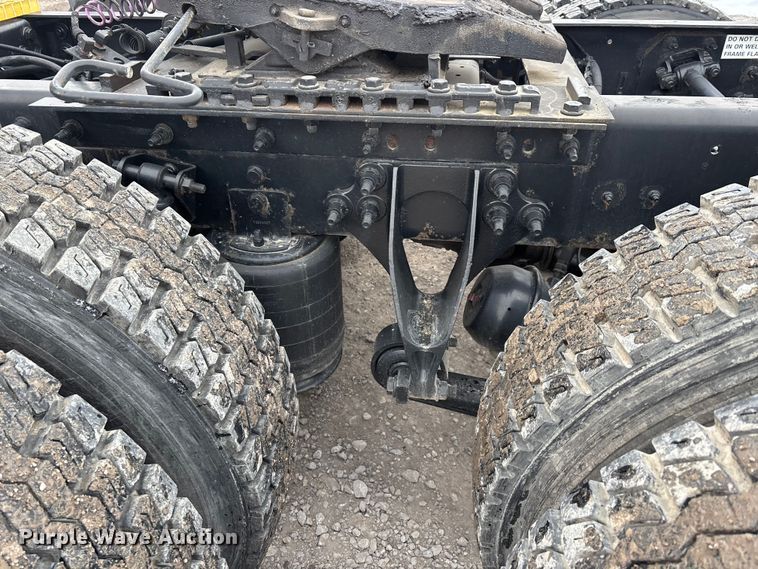 image for item DW7468 2017 International ProStar Plus semi truck