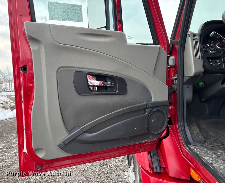 image for item DW7468 2017 International ProStar Plus semi truck