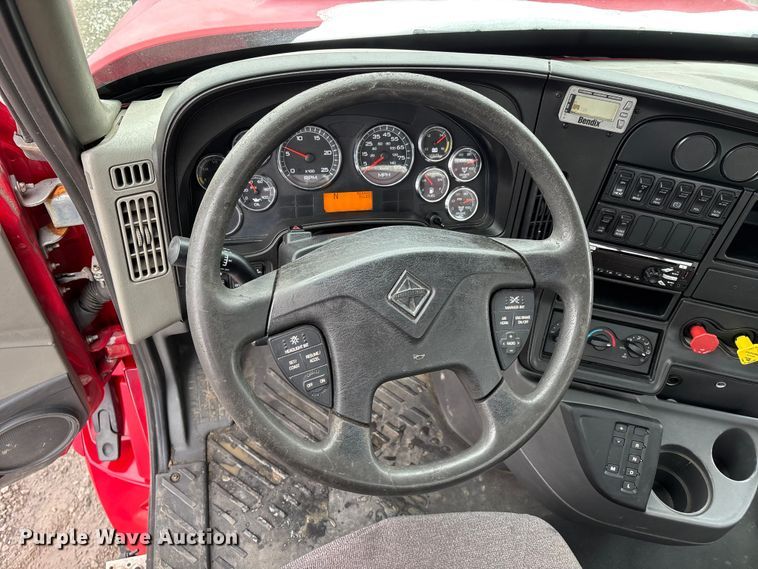 image for item DW7468 2017 International ProStar Plus semi truck