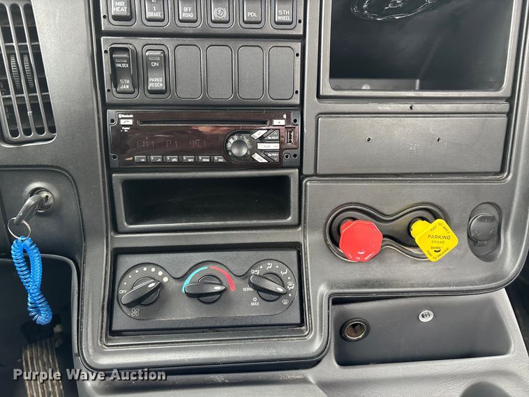 image for item DW7468 2017 International ProStar Plus semi truck