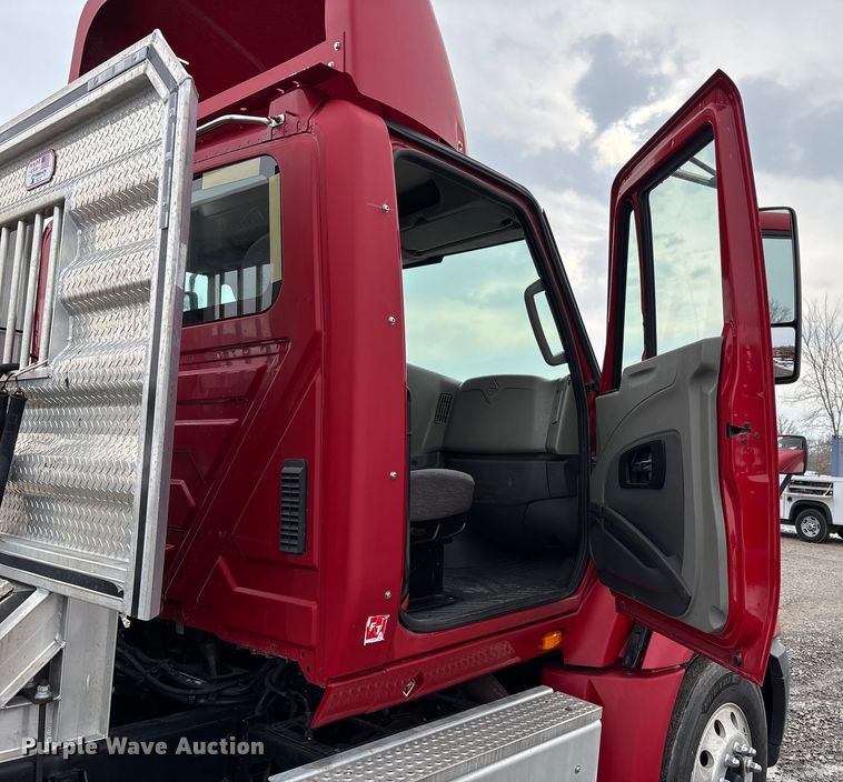 image for item DW7468 2017 International ProStar Plus semi truck