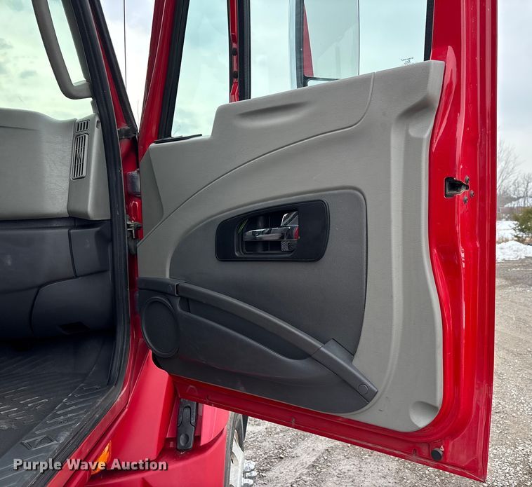 image for item DW7468 2017 International ProStar Plus semi truck