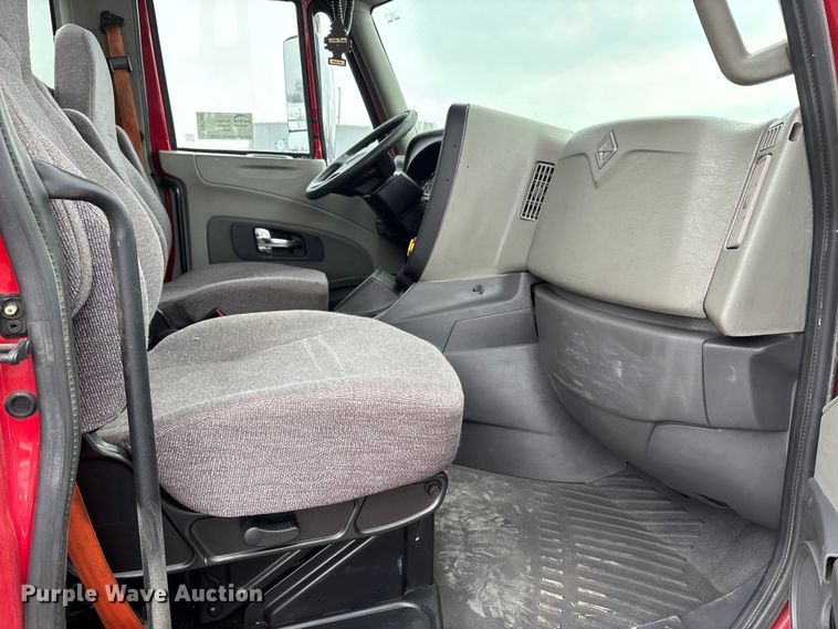 image for item DW7468 2017 International ProStar Plus semi truck