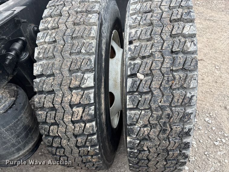 image for item DW7468 2017 International ProStar Plus semi truck