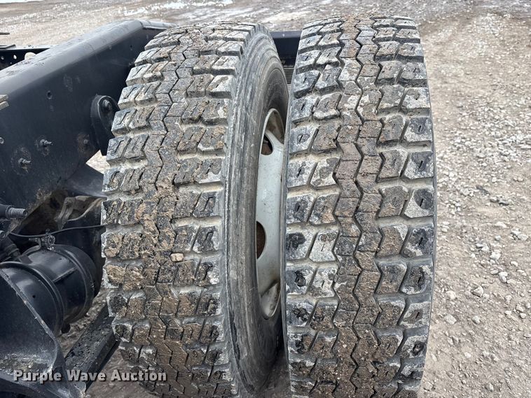 image for item DW7468 2017 International ProStar Plus semi truck