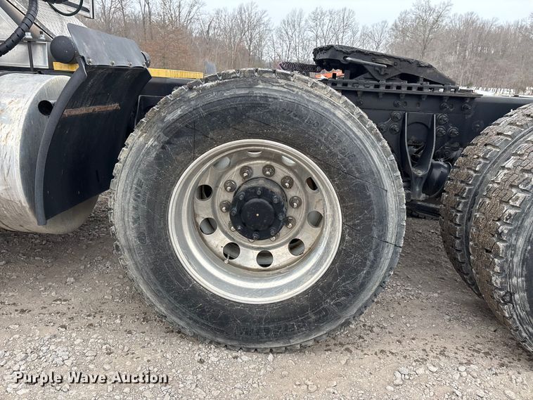 image for item DW7468 2017 International ProStar Plus semi truck