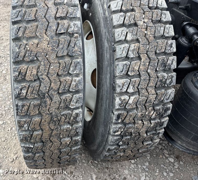 image for item DW7468 2017 International ProStar Plus semi truck