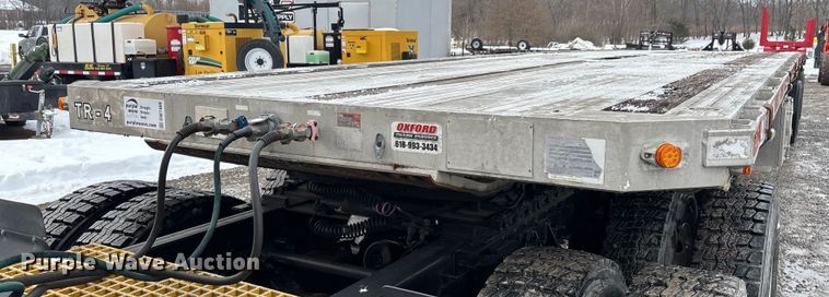 image for item DW7469 2001 Benson flatbed trailer