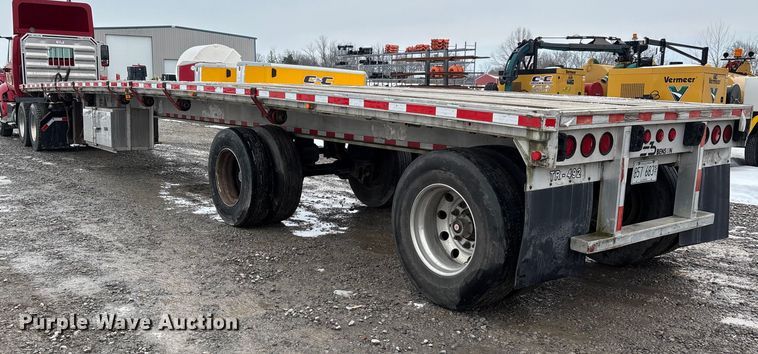 image for item DW7469 2001 Benson flatbed trailer