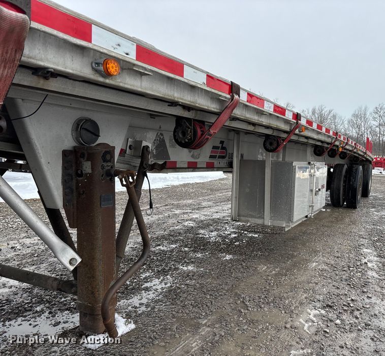 image for item DW7469 2001 Benson flatbed trailer