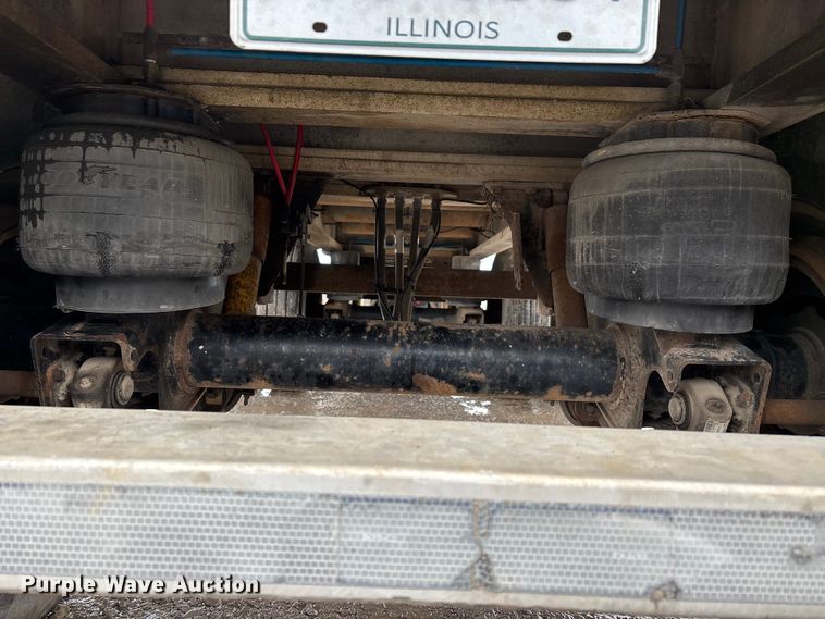 image for item DW7469 2001 Benson flatbed trailer