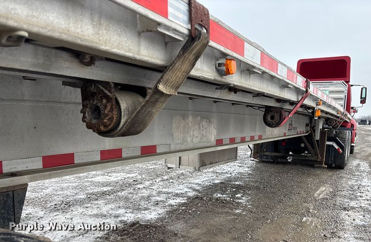 image for item DW7469 2001 Benson flatbed trailer