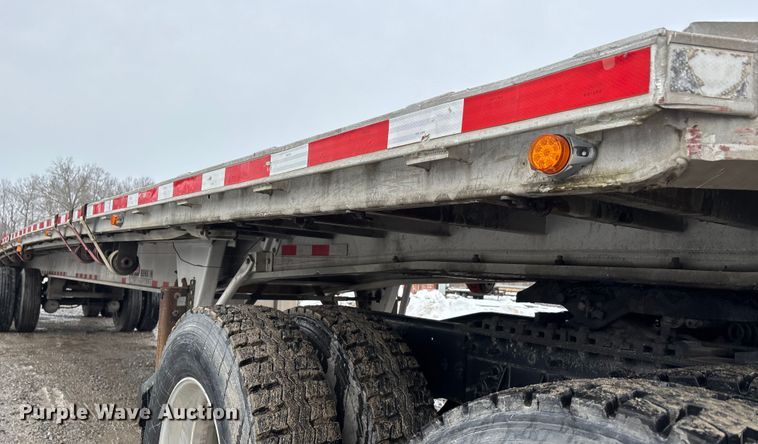 image for item DW7469 2001 Benson flatbed trailer