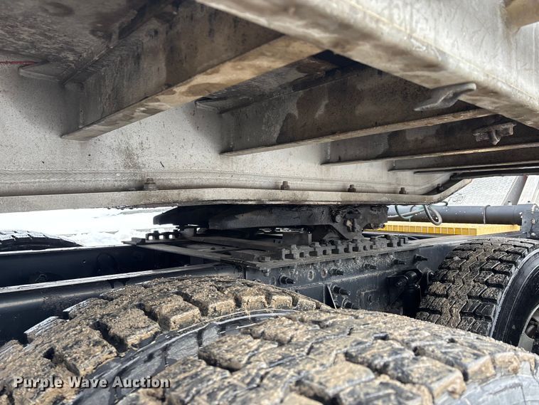 image for item DW7469 2001 Benson flatbed trailer