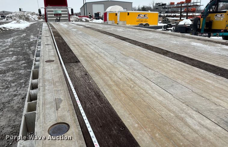 image for item DW7469 2001 Benson flatbed trailer