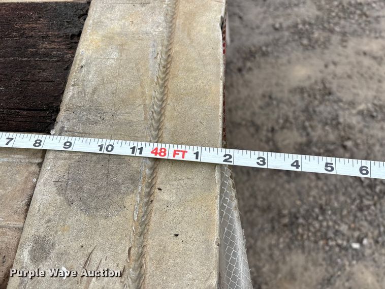 image for item DW7469 2001 Benson flatbed trailer