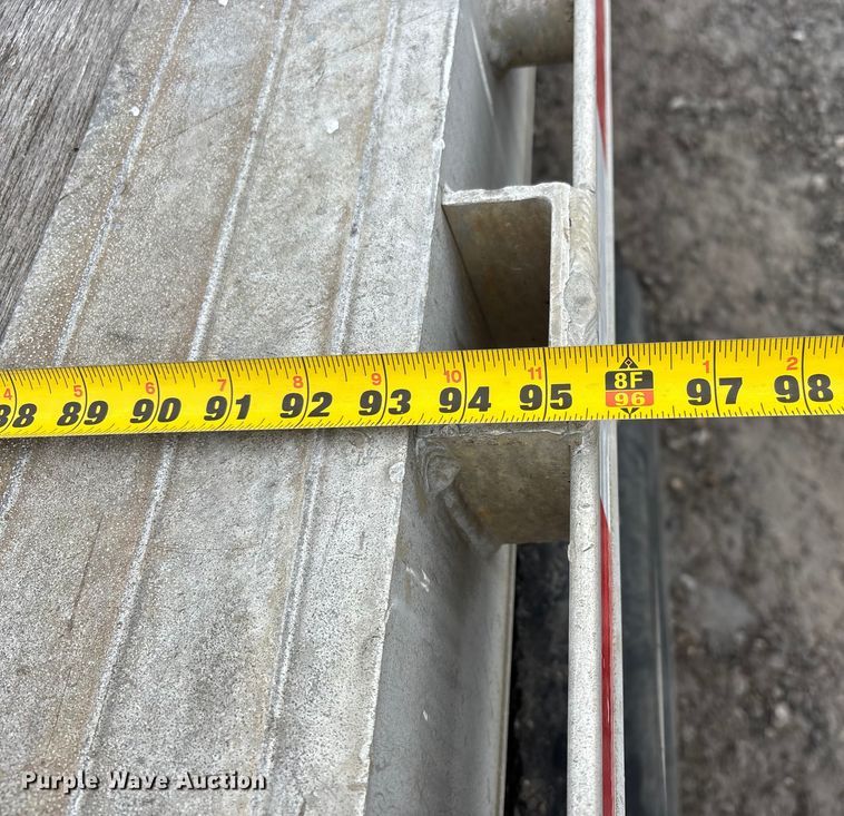 image for item DW7469 2001 Benson flatbed trailer