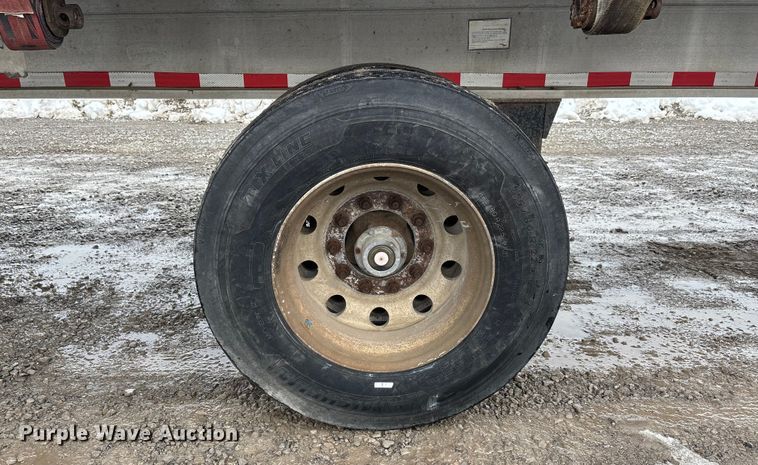 image for item DW7469 2001 Benson flatbed trailer