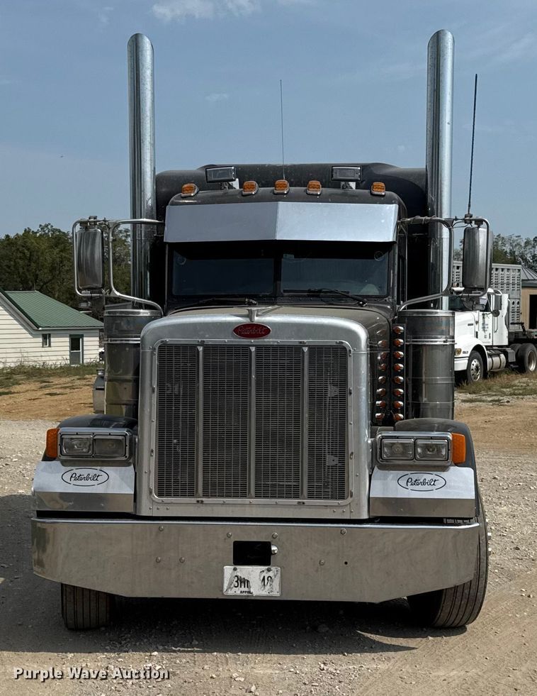 image for item DY8114 2006 Peterbilt 379 semi truck