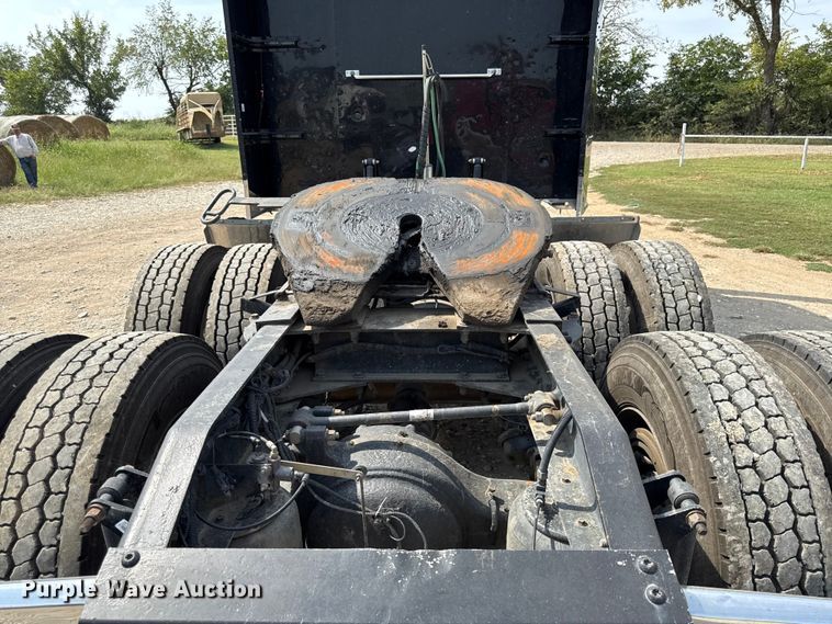 image for item DY8114 2006 Peterbilt 379 semi truck