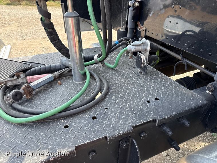 image for item DY8114 2006 Peterbilt 379 semi truck