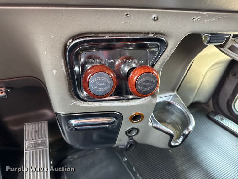 image for item DY8114 2006 Peterbilt 379 semi truck