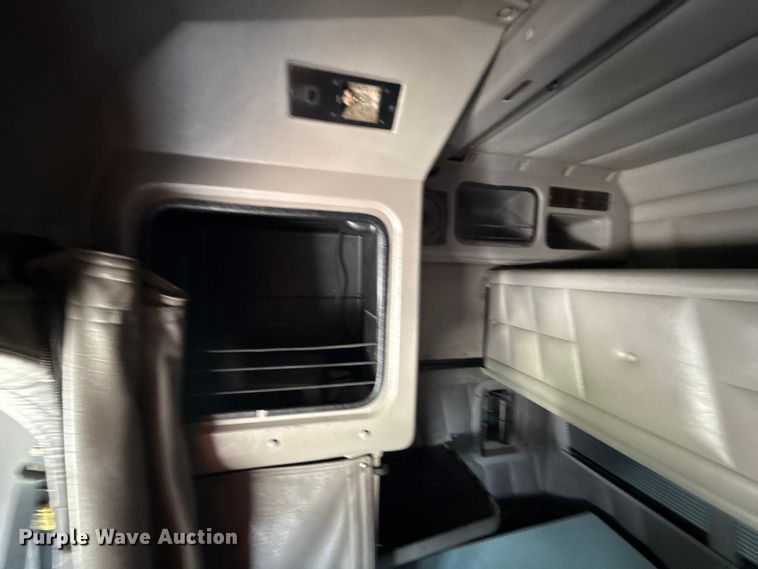 image for item DY8114 2006 Peterbilt 379 semi truck