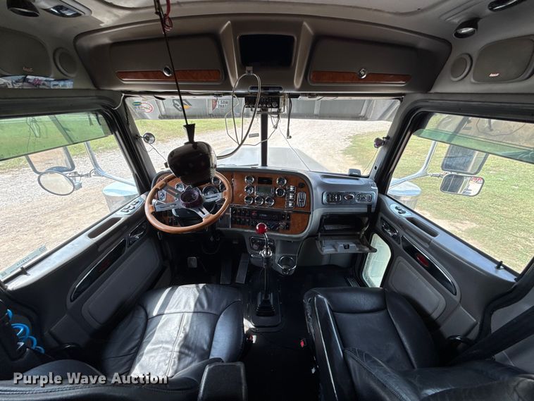 image for item DY8114 2006 Peterbilt 379 semi truck