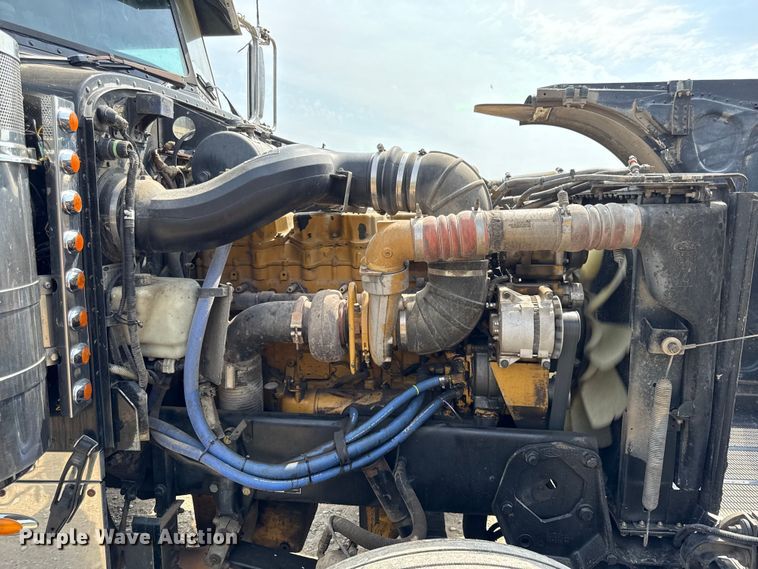 image for item DY8114 2006 Peterbilt 379 semi truck