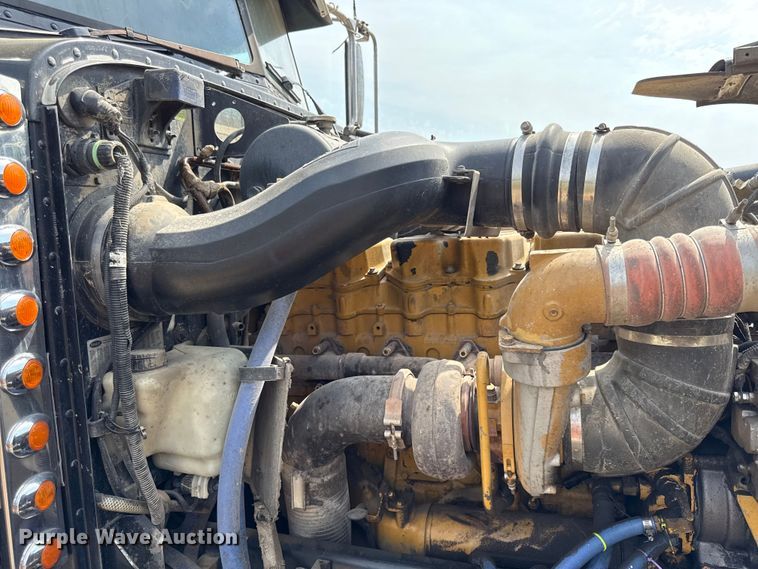 image for item DY8114 2006 Peterbilt 379 semi truck