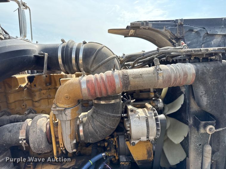 image for item DY8114 2006 Peterbilt 379 semi truck