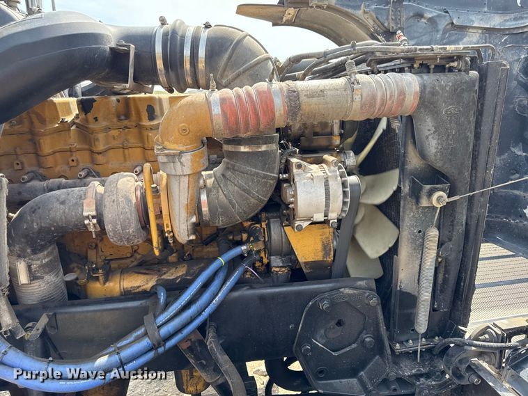 image for item DY8114 2006 Peterbilt 379 semi truck