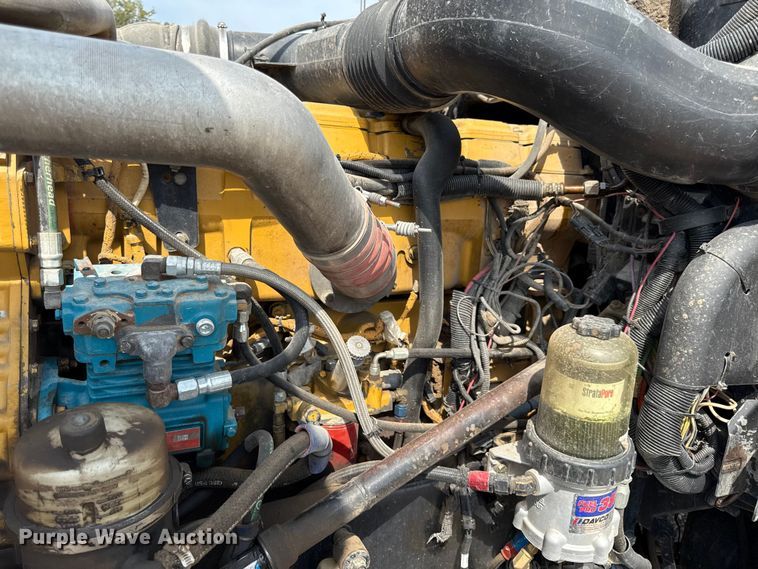 image for item DY8114 2006 Peterbilt 379 semi truck