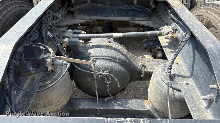 image for item DY8114 2006 Peterbilt 379 semi truck