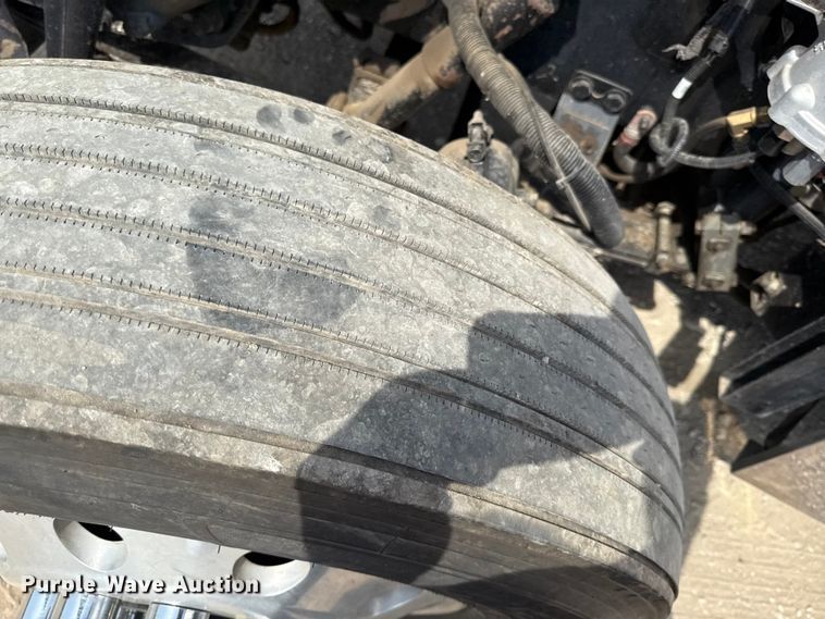 image for item DY8114 2006 Peterbilt 379 semi truck