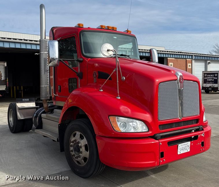 image for item DZ4331 2018 Kenworth T400 semi truck