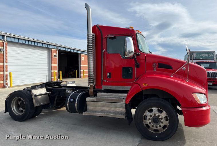 image for item DZ4331 2018 Kenworth T400 semi truck