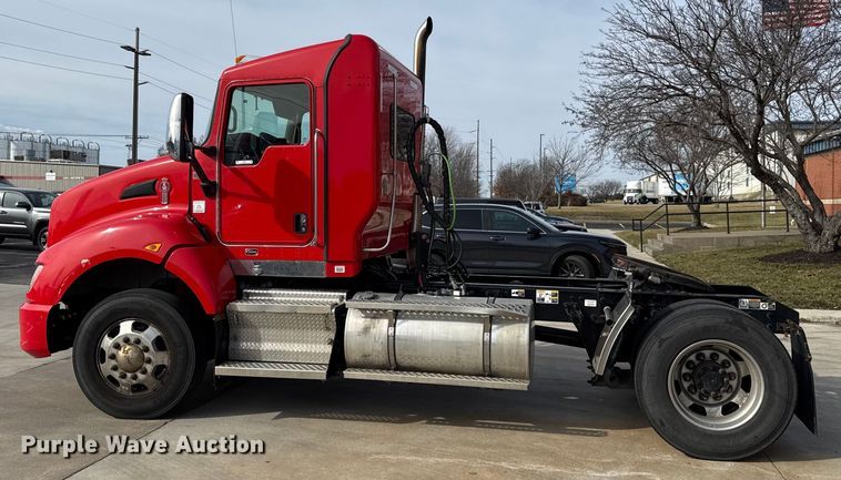 image for item DZ4331 2018 Kenworth T400 semi truck