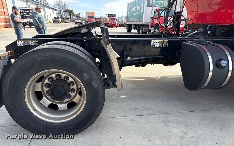 image for item DZ4331 2018 Kenworth T400 semi truck