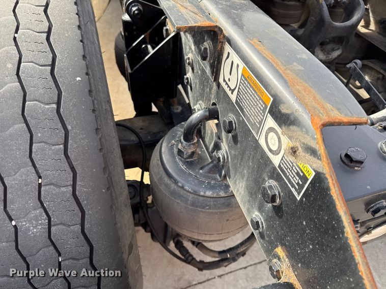 image for item DZ4331 2018 Kenworth T400 semi truck